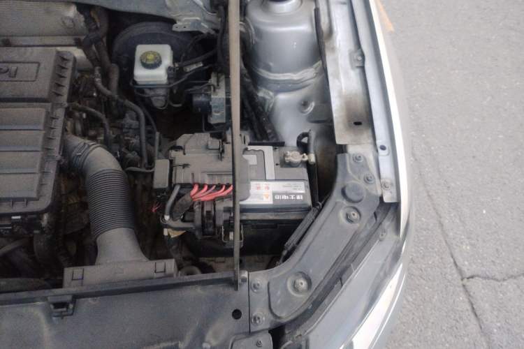 Used Volkswagen Lavida 2015 1.6L Manual Comfort Edition Engine Bay Left