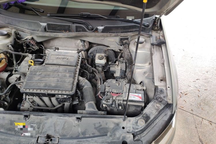 Used Volkswagen Lavida 2015 1.6L Automatic Comfort Edition Engine Bay Left