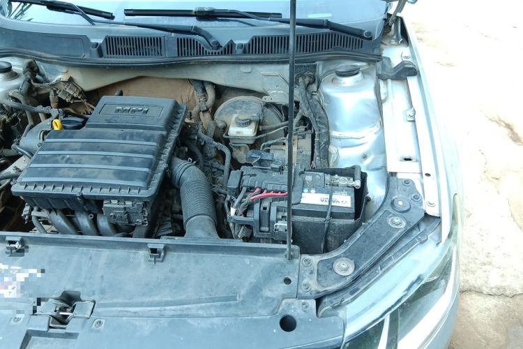 Used Volkswagen Lavida 2015 1.6L Manual Fashion Edition Engine Bay Left