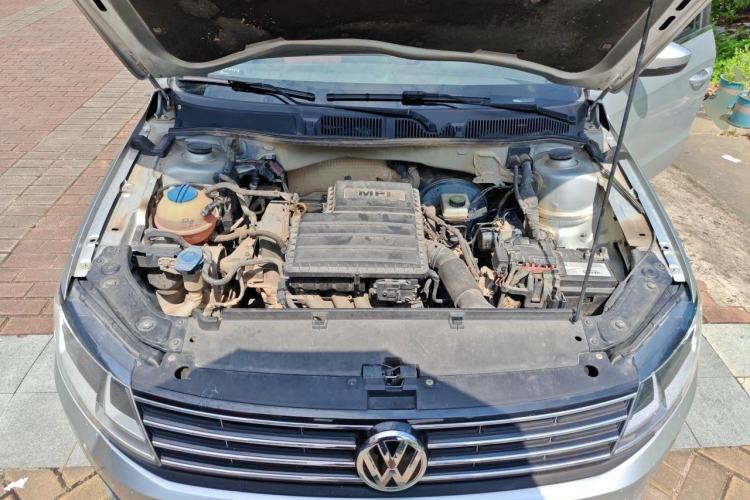 Used Volkswagen Lavida 2015 1.6L Automatic Fashion Edition Engine Bay