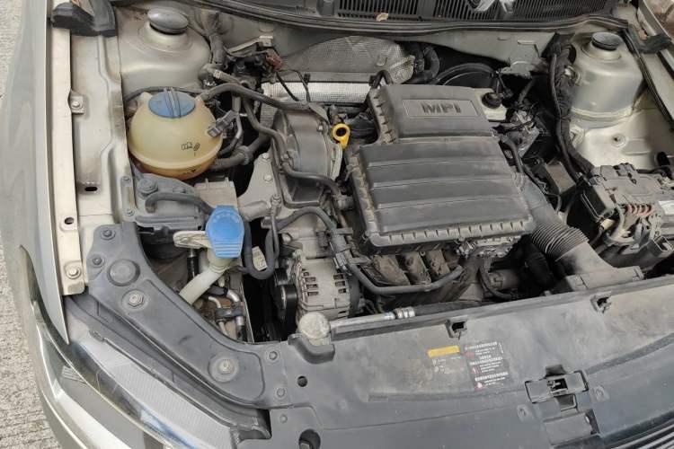 Used Volkswagen Lavida 2015 1.6L Automatic Comfort Edition Engine Bay Right