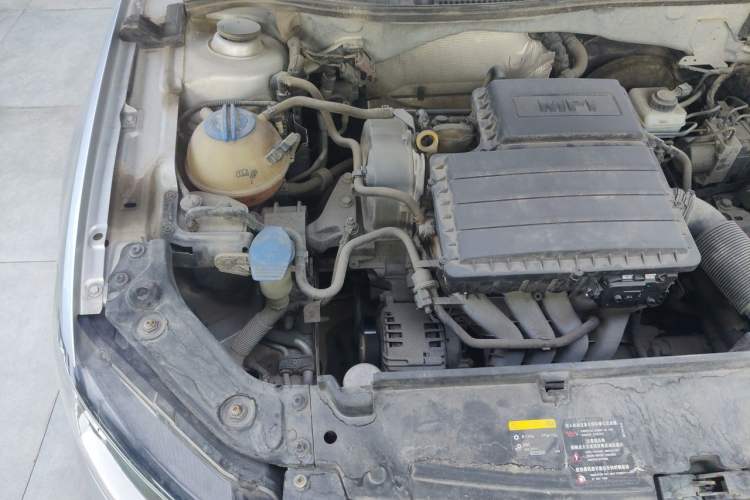 Used Volkswagen Lavida 2015 1.6L Manual Fashion Edition Engine Bay Right