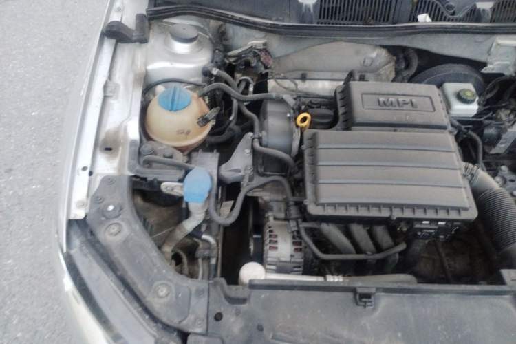Used Volkswagen Lavida 2015 1.6L Manual Comfort Edition Engine Bay Right