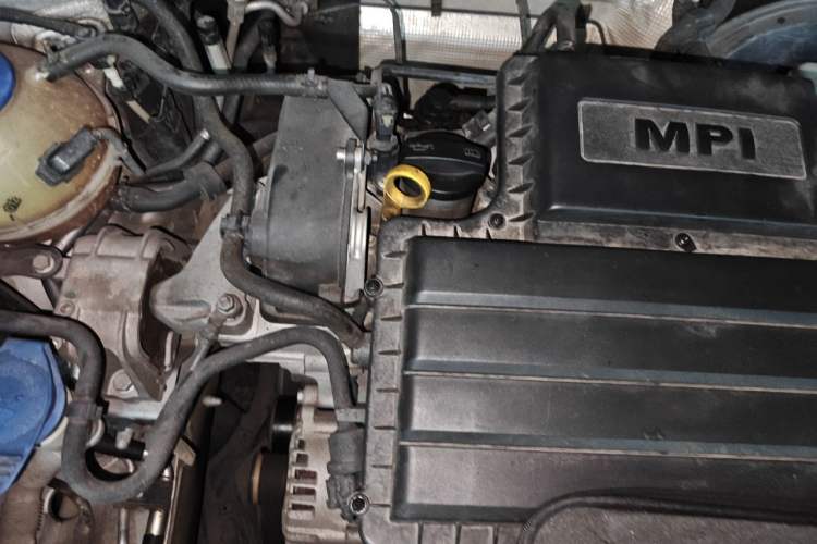 Used Volkswagen Lavida 2015 1.6L Manual Comfort Edition Engine Bay Right