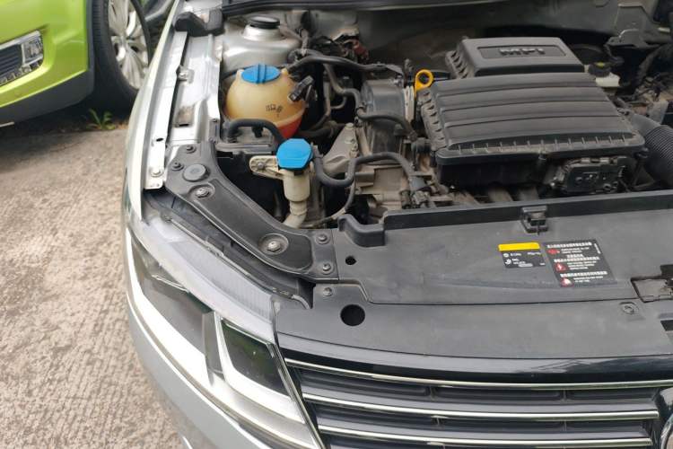 Used Volkswagen Lavida 2015 1.6L Automatic Comfort Edition Engine Bay Right