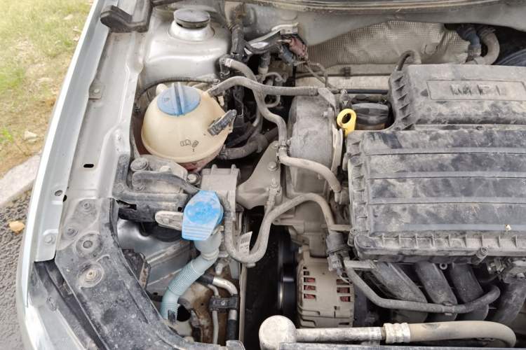 Used Volkswagen Lavida 2015 1.6L Automatic Comfort Edition Engine Bay Right