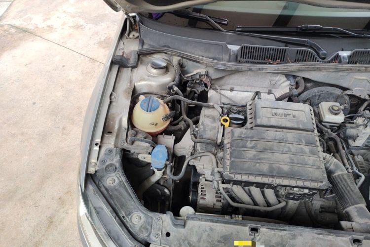 Used Volkswagen Lavida 2015 1.6L Automatic Comfort Edition Engine Bay Right