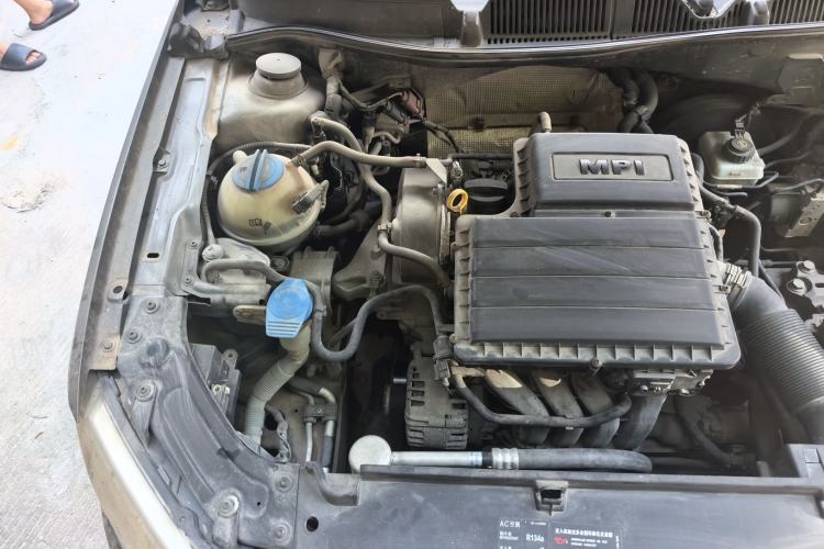 Used Volkswagen Lavida 2015 1.6L Manual Comfort Edition Engine Bay Right