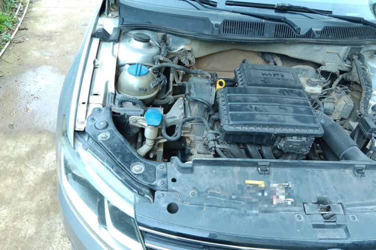 Used Volkswagen Lavida 2015 1.6L Manual Fashion Edition Engine Bay Right