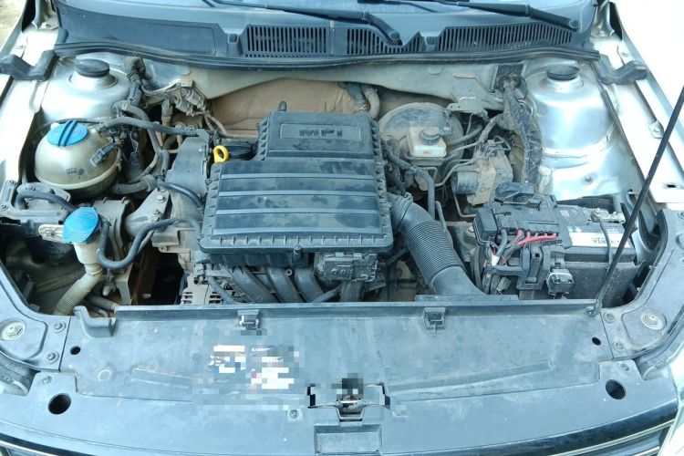 Used Volkswagen Lavida 2015 1.6L Manual Fashion Edition Engine Bay