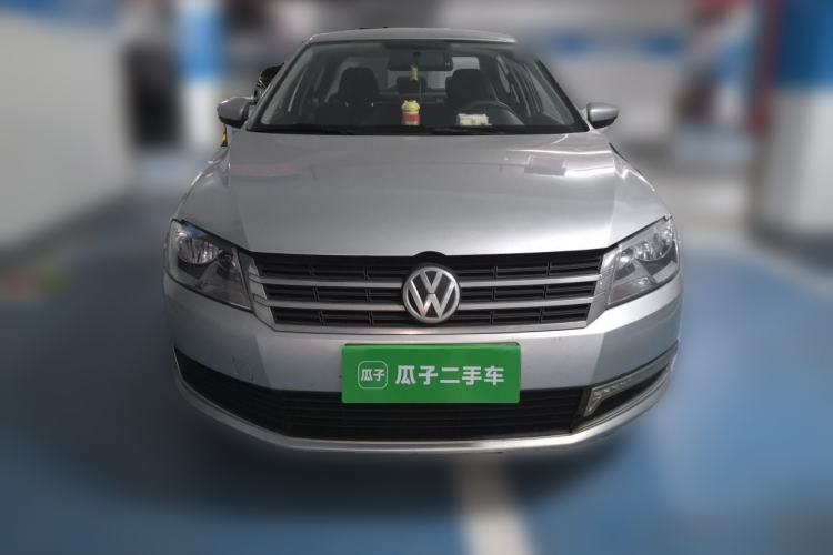 Used Volkswagen Lavida 2015 1.6L Manual Fashion Edition Front