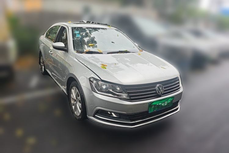 Used Volkswagen Lavida 2015 1.6L Automatic Comfort Edition Front Right 45 Deg