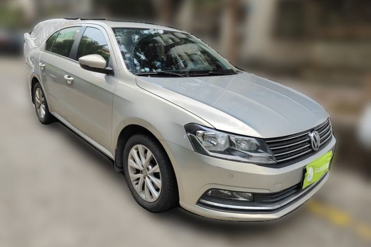 Used Volkswagen Lavida 2015 1.6L Automatic Comfort Edition Front Right 45 Deg