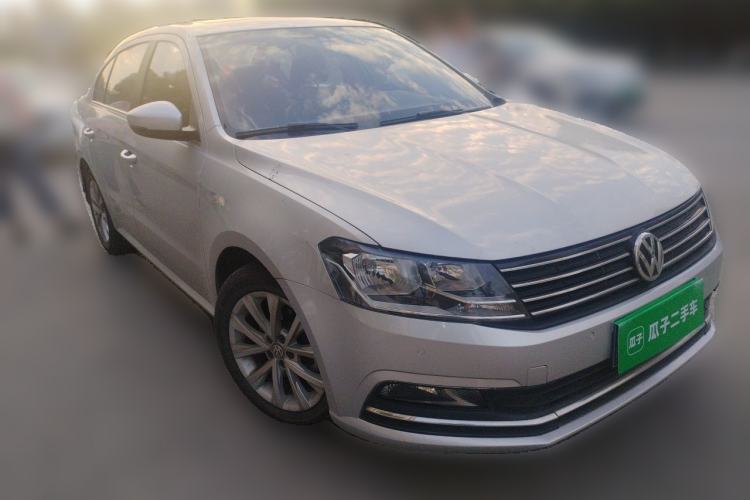 Used Volkswagen Lavida 2015 1.6L Manual Comfort Edition Front Right 45 Deg