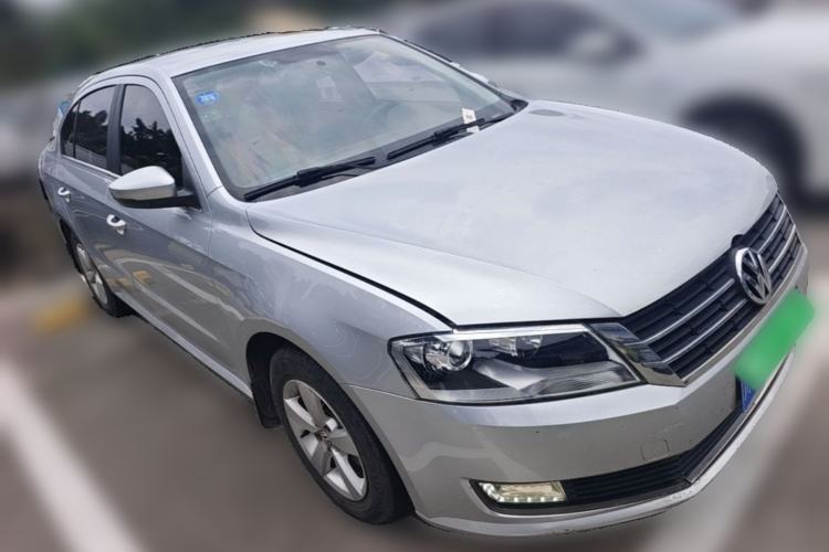 Used Volkswagen Lavida 2015 1.6L Automatic Fashion Edition Front Right 45 Deg