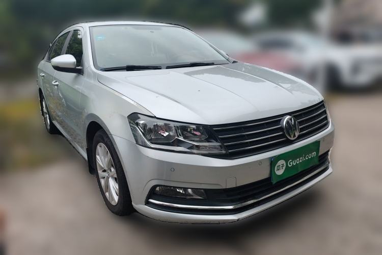 Used Volkswagen Lavida 2015 1.6L Automatic Comfort Edition Front Right 45 Deg