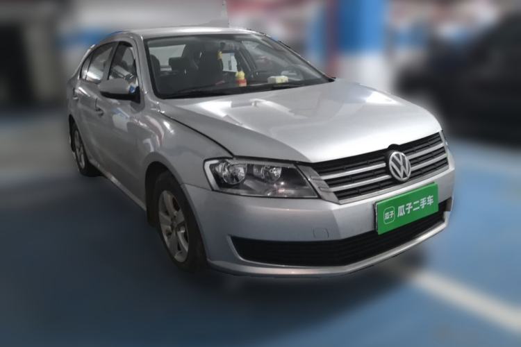 Used Volkswagen Lavida 2015 1.6L Manual Fashion Edition Front Right 45 Deg