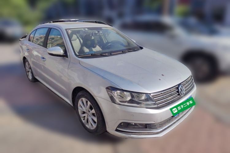 Used Volkswagen Lavida 2015 1.6L Automatic Comfort Edition Front Right 45 Deg