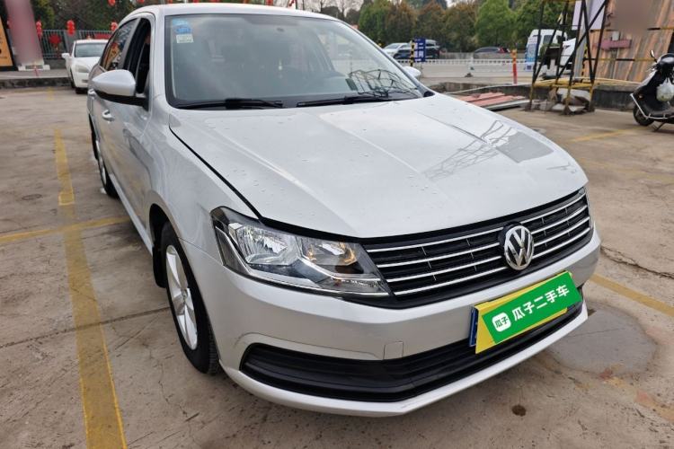 Used Volkswagen Lavida 2015 1.6L Manual Fashion Edition Front Right 45 Deg