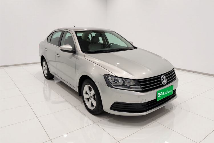 Used Volkswagen Lavida 2015 1.6L Automatic Fashion Edition Front Right 45 Deg