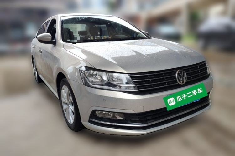 Used Volkswagen Lavida 2015 1.6L Automatic Comfort Edition Front Right 45 Deg