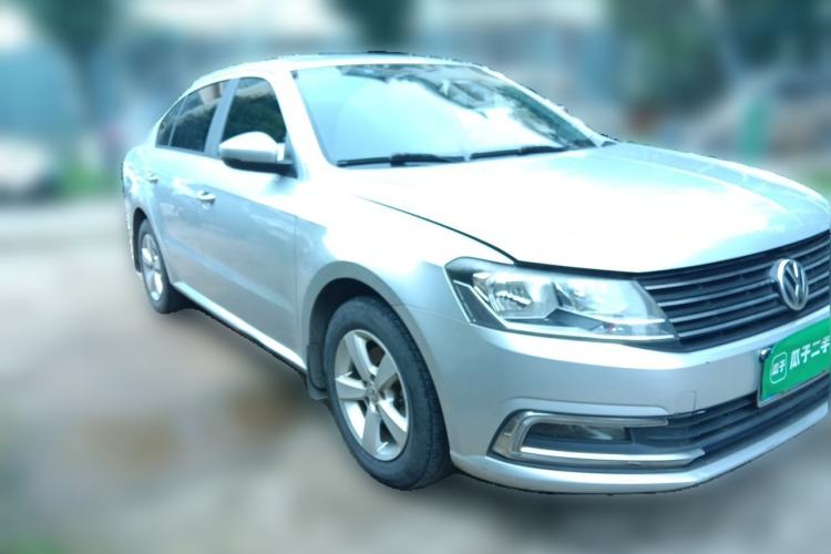 Used Volkswagen Lavida 2015 1.6L Manual Fashion Edition Front Right 45 Deg