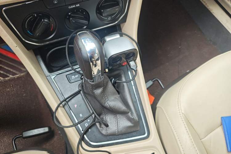 Used Volkswagen Lavida 2015 1.6L Automatic Comfort Edition Gear Lever