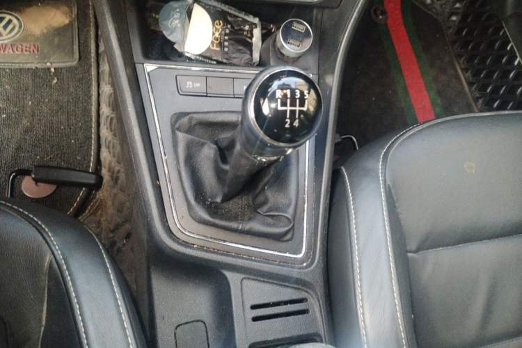 Used Volkswagen Lavida 2015 1.6L Manual Comfort Edition Gear Lever