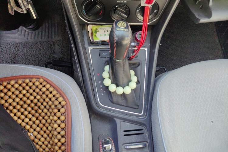 Used Volkswagen Lavida 2015 1.6L Automatic Comfort Edition Gear Lever