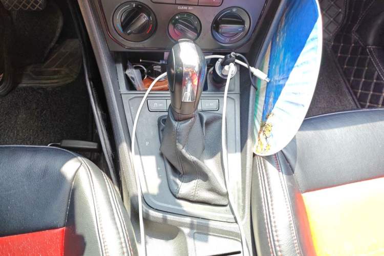 Used Volkswagen Lavida 2015 1.6L Automatic Fashion Edition Gear Lever