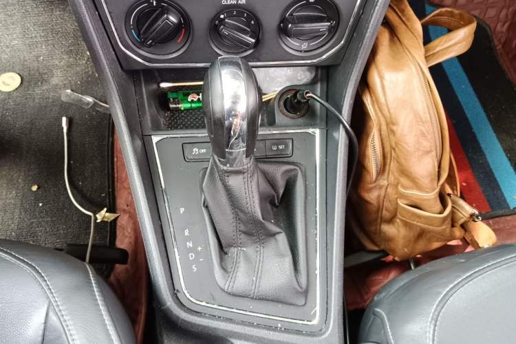 Used Volkswagen Lavida 2015 1.6L Automatic Comfort Edition Gear Lever