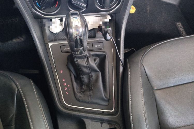 Used Volkswagen Lavida 2015 1.6L Automatic Comfort Edition Gear Lever