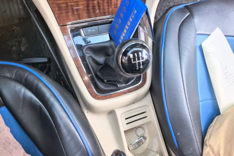 Used Volkswagen Lavida 2015 1.6L Manual Comfort Edition Gear Lever