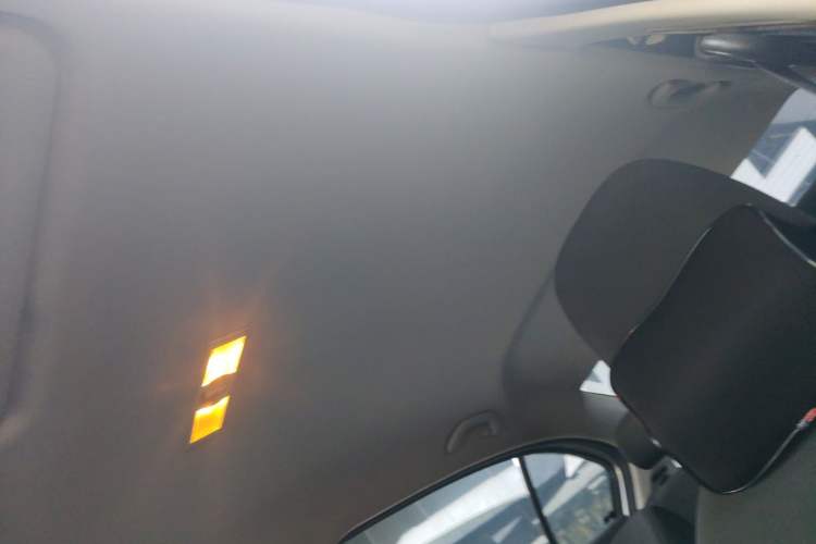 Used Volkswagen Lavida 2015 1.6L Manual Fashion Edition Headliner