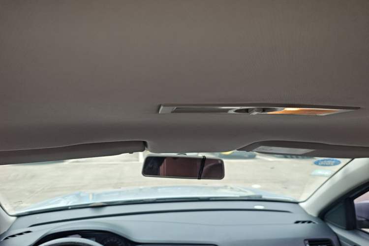 Used Volkswagen Lavida 2015 1.6L Automatic Fashion Edition Headliner