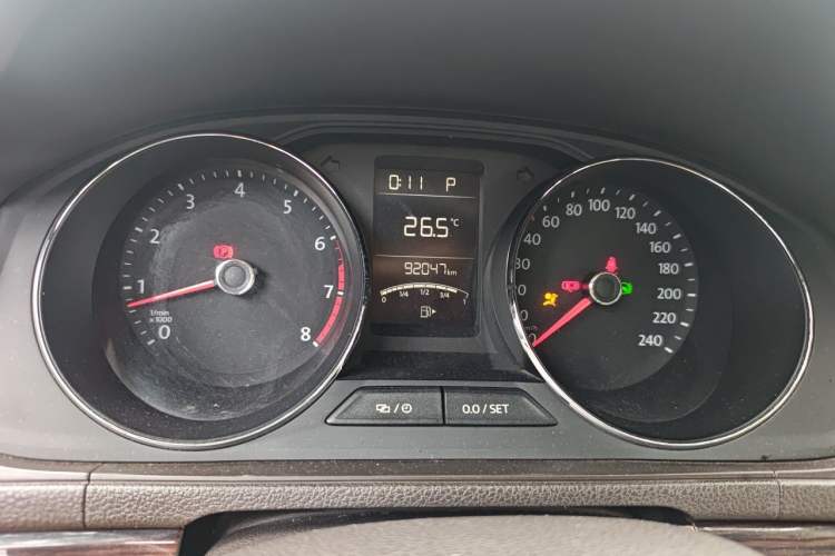Used Volkswagen Lavida 2015 1.6L Automatic Comfort Edition Instrument Cluster
