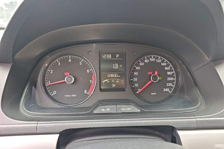 Used Volkswagen Lavida 2015 1.6L Automatic Fashion Edition Instrument Cluster