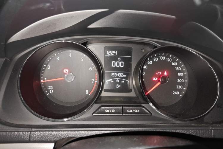 Used Volkswagen Lavida 2015 1.6L Manual Comfort Edition Instrument Cluster