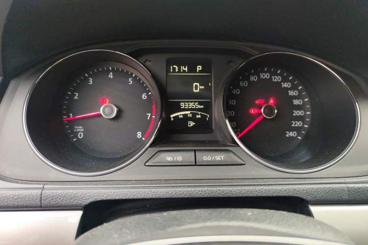 Used Volkswagen Lavida 2015 1.6L Automatic Comfort Edition Instrument Cluster