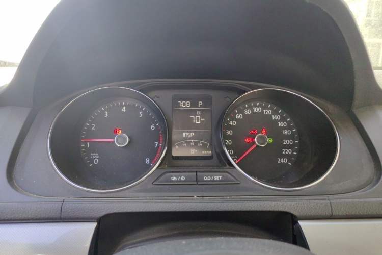 Used Volkswagen Lavida 2015 1.6L Automatic Comfort Edition Instrument Cluster
