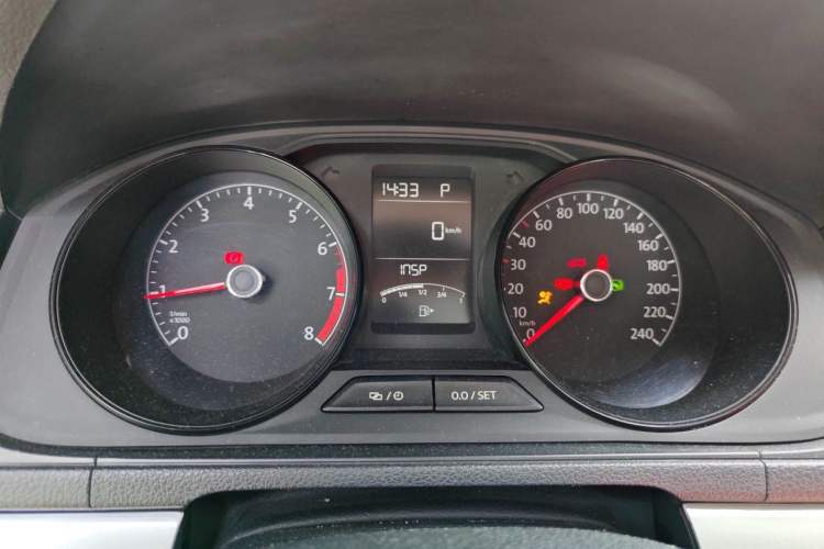 Used Volkswagen Lavida 2015 1.6L Automatic Fashion Edition Instrument Cluster