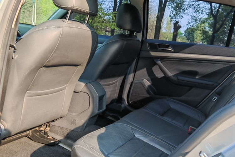 Used Volkswagen Lavida 2015 1.6L Automatic Comfort Edition Interior 1