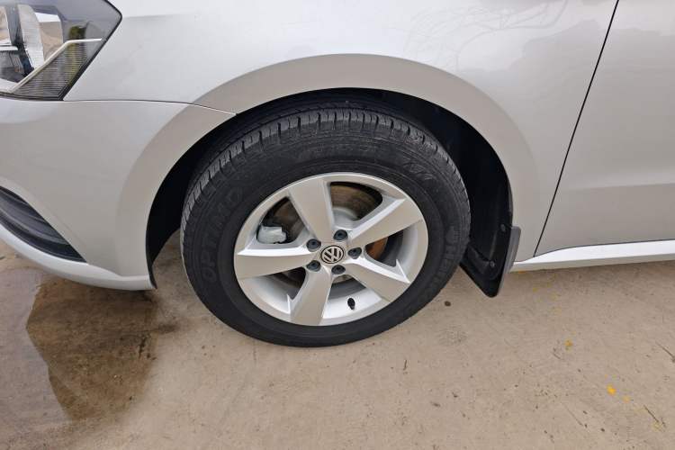 Used Volkswagen Lavida 2015 1.6L Manual Fashion Edition Left Front Wheel Hub