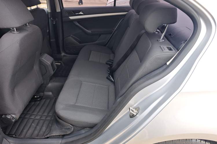Used Volkswagen Lavida 2015 1.6L Manual Fashion Edition Left Rear Seat