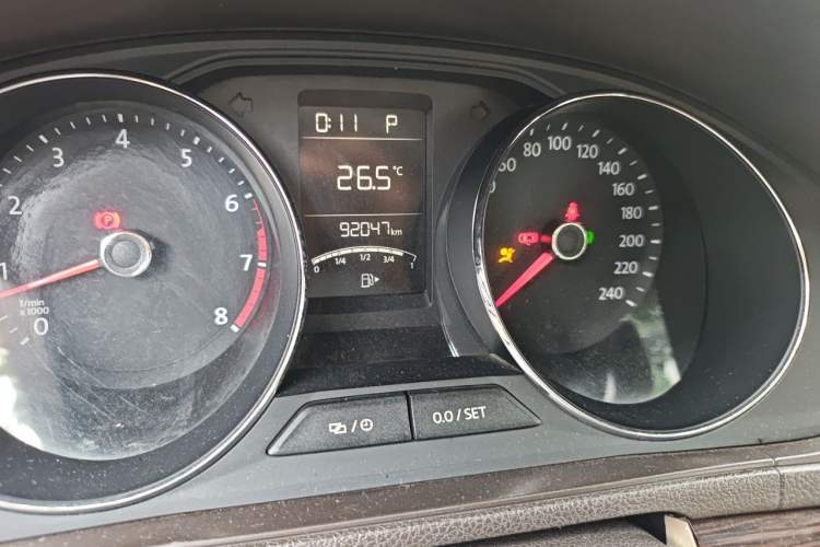 Used Volkswagen Lavida 2015 1.6L Automatic Comfort Edition Odometer Close Up