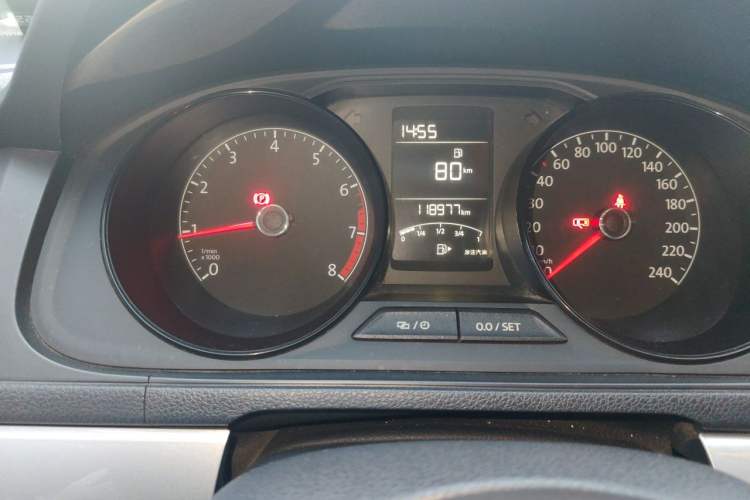 Used Volkswagen Lavida 2015 1.6L Manual Fashion Edition Odometer Close Up