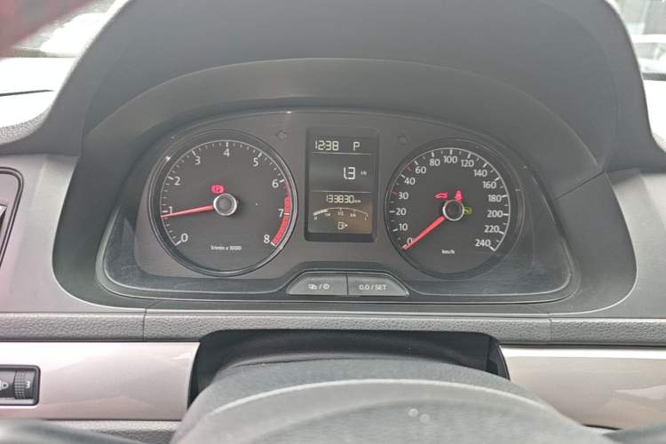 Used Volkswagen Lavida 2015 1.6L Automatic Fashion Edition Odometer Close Up