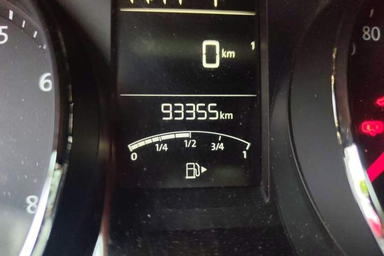 Used Volkswagen Lavida 2015 1.6L Automatic Comfort Edition Odometer Close Up