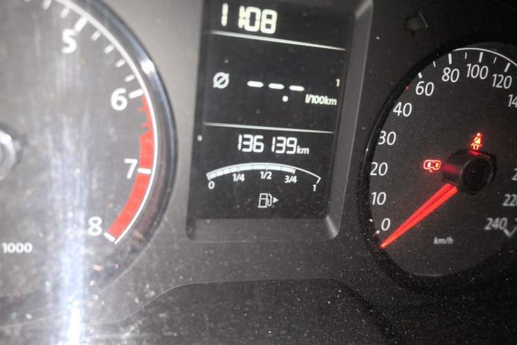 Used Volkswagen Lavida 2015 1.6L Manual Fashion Edition Odometer Close Up