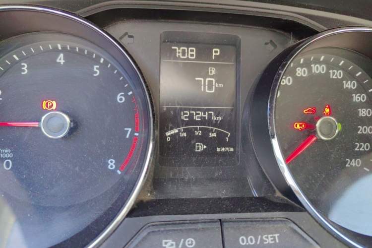 Used Volkswagen Lavida 2015 1.6L Automatic Comfort Edition Odometer Close Up